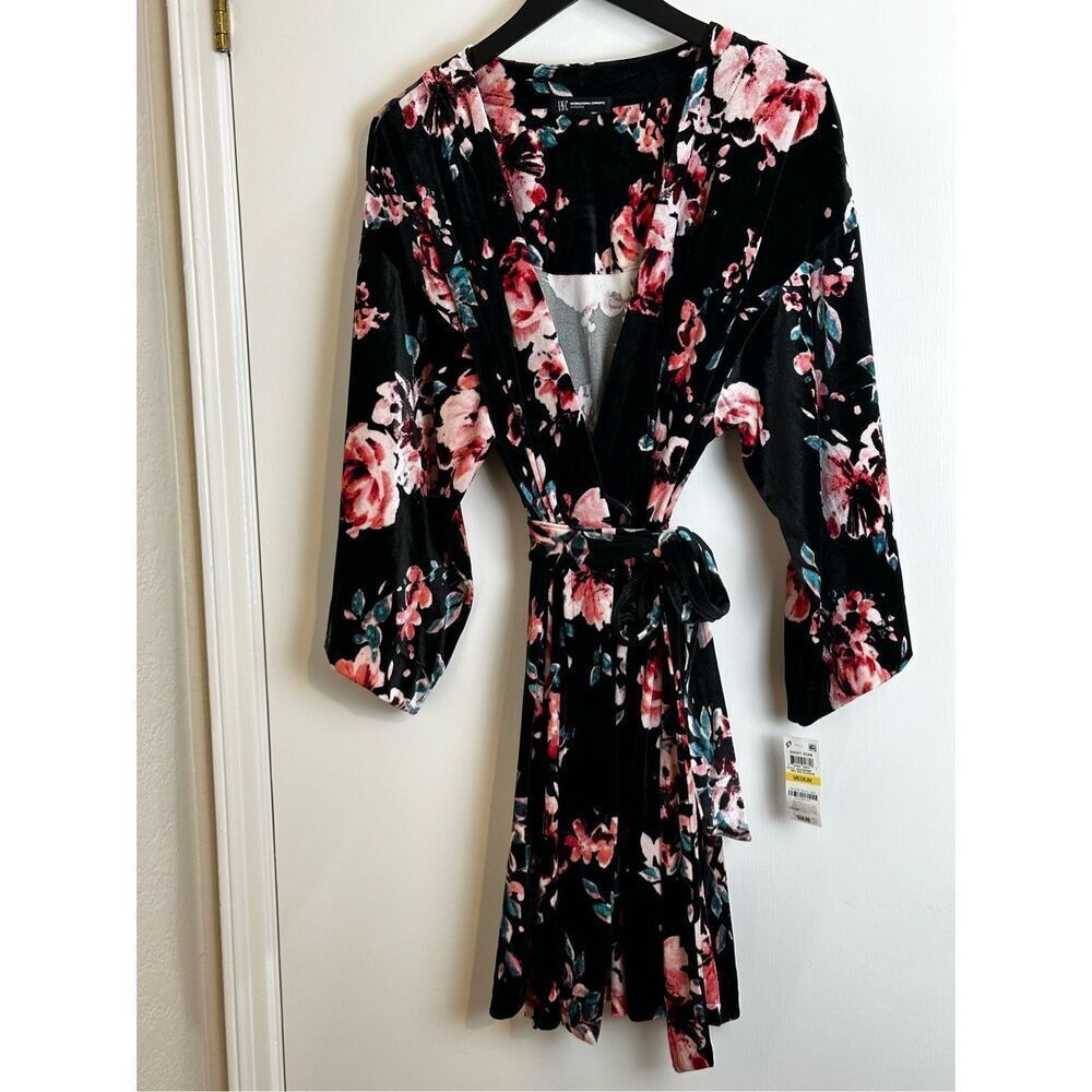 INC NWT short robe Size M floral